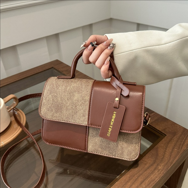 Women Bags Wholesale - กระเป๋าถือทรงสี่เหลี่ยมแฟชั่นคุณภาพสูง ขายดี ขายส่ง สะพายไหล่เดียวหรือสะพายข้างได้ สีสันตัดกัน เหมาะสำหรับผู้หญิง
