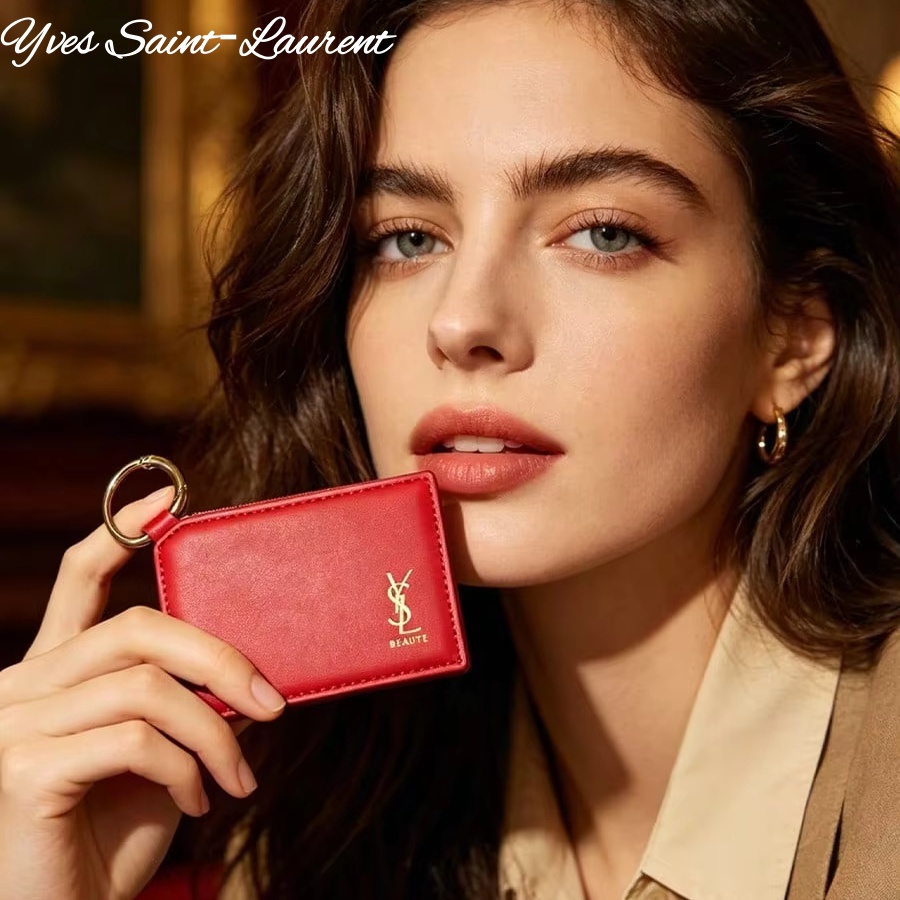 Women Bags Ysl - กระจกแต่งหน้าแบบพกพา YSL ทรงสี่เหลี่ยมจัตุรัส หนังสีแดง พร้อมพวงกุญแจโลหะ ของขวัญสุดหรูสำหรับผู้หญิงในวันหยุด