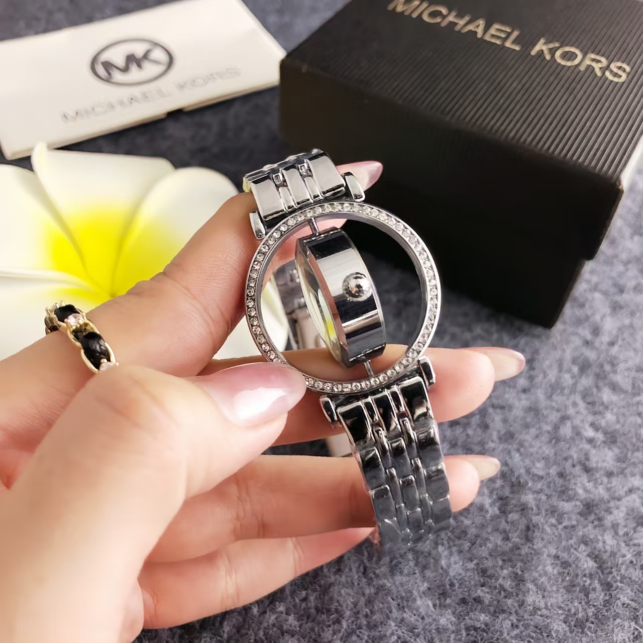 กระเป๋าใส่นาฬิกาผู้หญิงประดับเ - Women'S Bags Of Michael Kors บทวิจารณ์และราคา