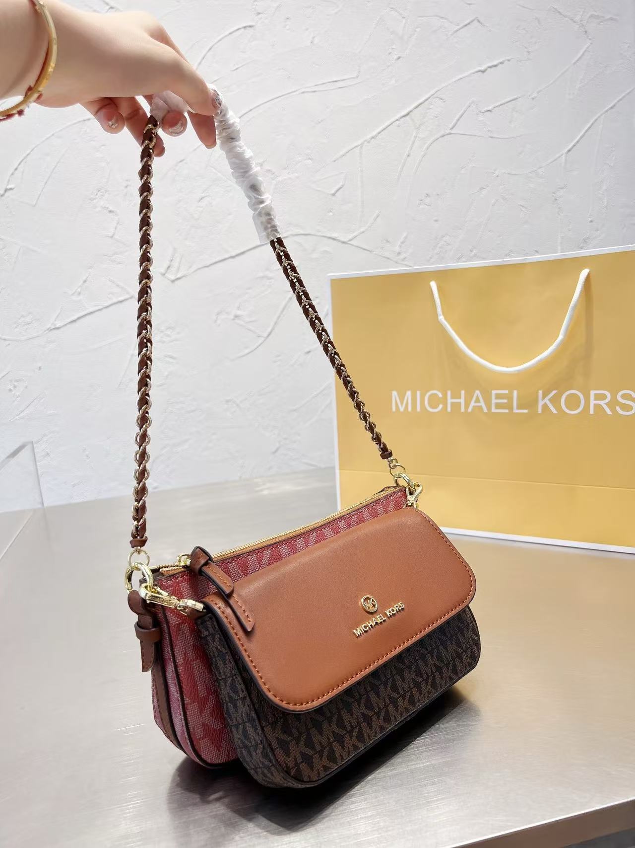 กระเป๋าสะพายไหล่และสะพายข้างขน - Women'S Bags Of Michael Kors บทวิจารณ์และราคา