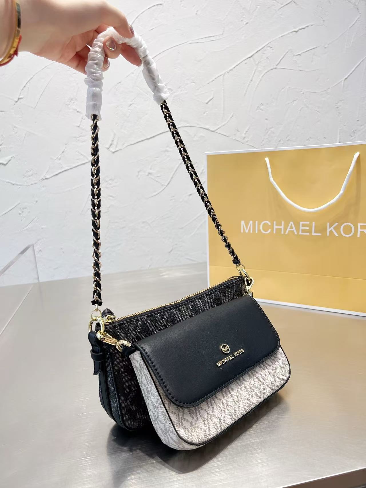 กระเป๋าสะพายไหล่และสะพายข้างขน - Women'S Bags Of Michael Kors บทวิจารณ์และราคา