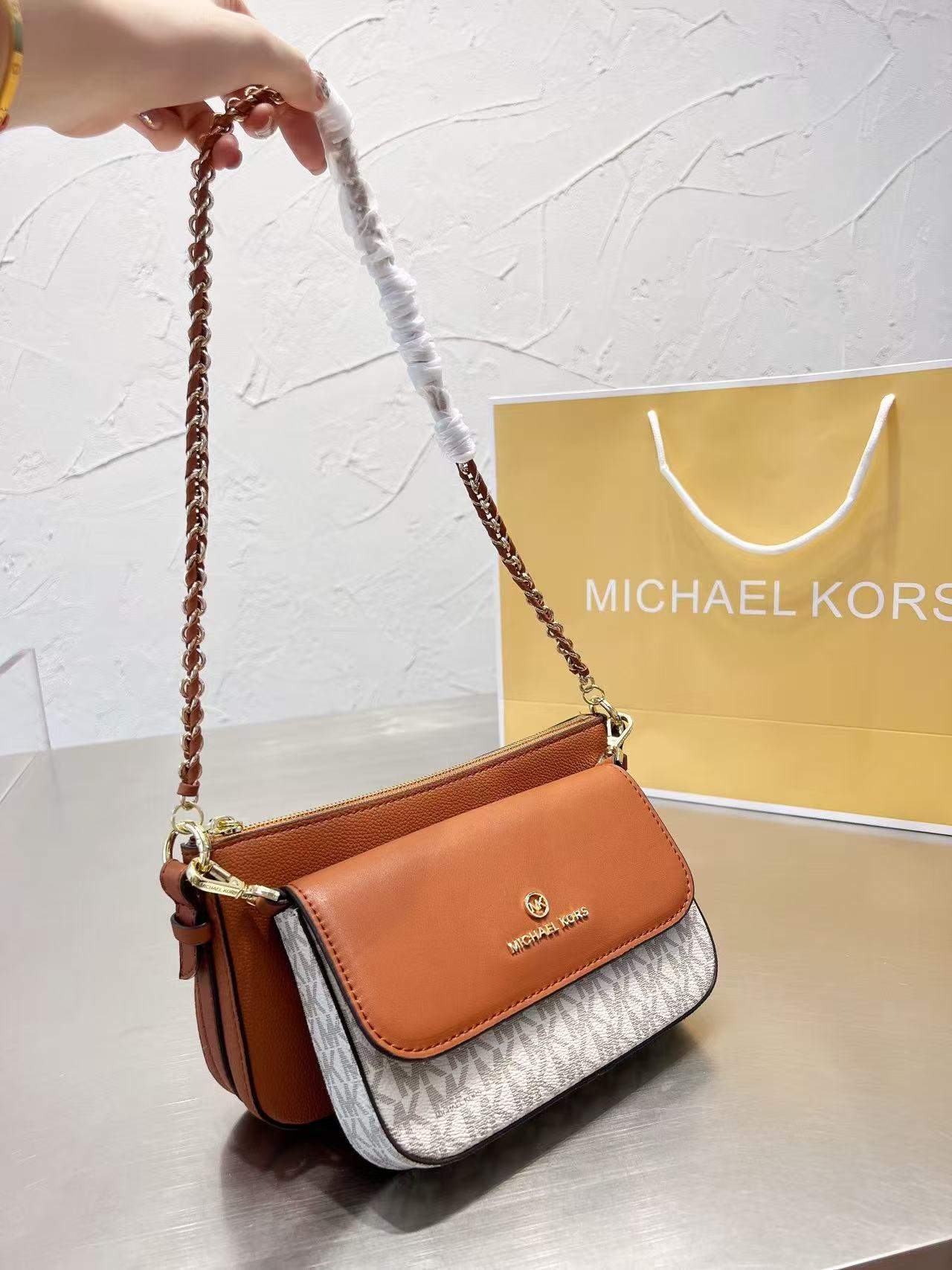 กระเป๋าสะพายไหล่และสะพายข้างขน - Women'S Bags Of Michael Kors บทวิจารณ์และราคา